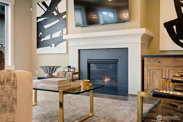 619 Graham Ave NE, Renton, WA 98059 - living area with a fireplace