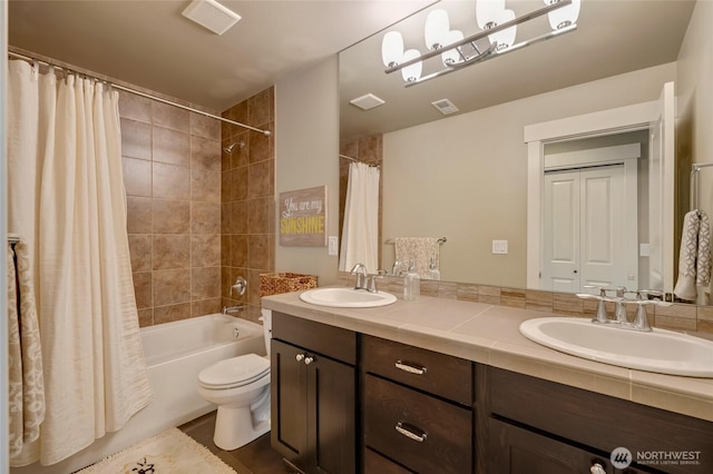 619 Graham Ave NE, Renton, WA 98059 - full bath featuring double vanity and shower / bath combo with shower curtain