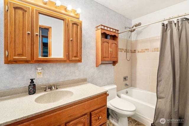 1315 Thomas St, Aberdeen, WA 98520 - bathroom with vanity and shower / tub combo
