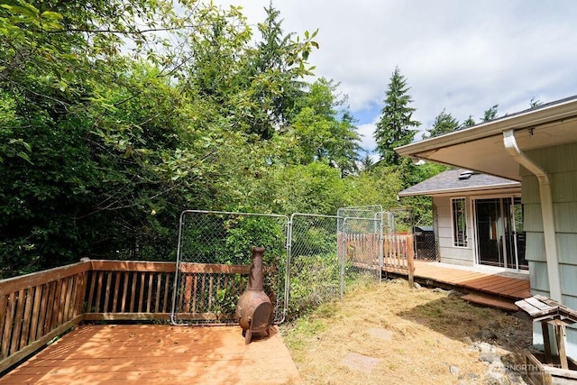 1315 Thomas St, Aberdeen, WA 98520 - view of yard featuring a deck