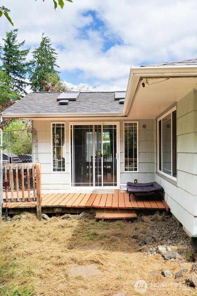 1315 Thomas St, Aberdeen, WA 98520 - back of house featuring a wooden deck
