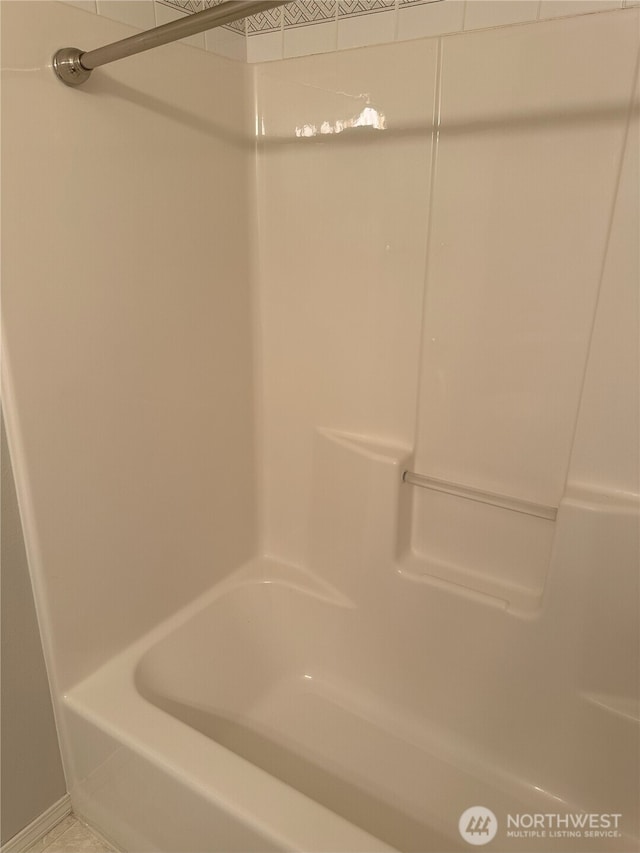 515 W Kellogg Rd, Bellingham, WA 98226 - full bathroom featuring shower / bathtub combination