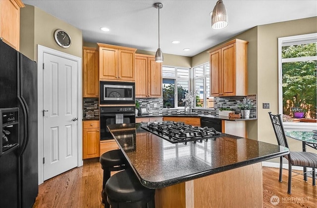 25004 163rd Pl SE, Covington, WA 98042 - kitchen featuring black appliances, plenty of natural light, backsplash, light wood-style flooring, and recessed lighting