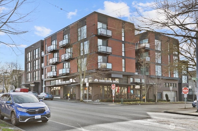 4422 Woodlawn Ave N Unit 213, Seattle, WA 98103 - view of apartment building / complex