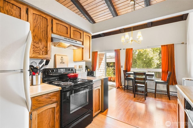 7310 N Skyview Ln Unit J-301, Tacoma, WA 98406 - kitchen featuring black electric range, freestanding refrigerator, under cabinet range hood, wooden ceiling, and a chandelier