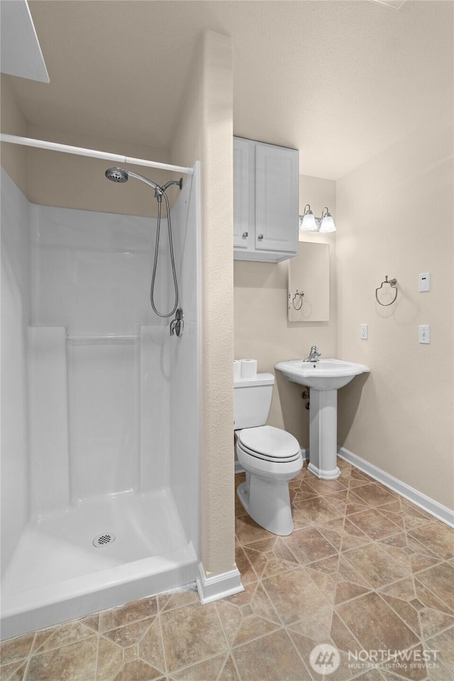 21945 Promontory Ct SE, Yelm, WA 98597 - bathroom with a shower