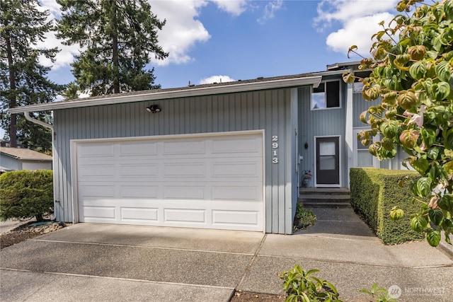 2913 27th St SE, Auburn, WA 98092 - mid-century modern home featuring concrete driveway
