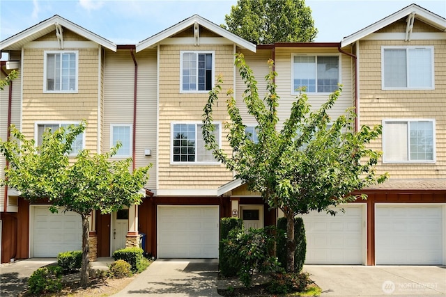28710 S 34th Ave Unit B5, Auburn, WA 98001 - townhome / multi-family property with driveway and a garage