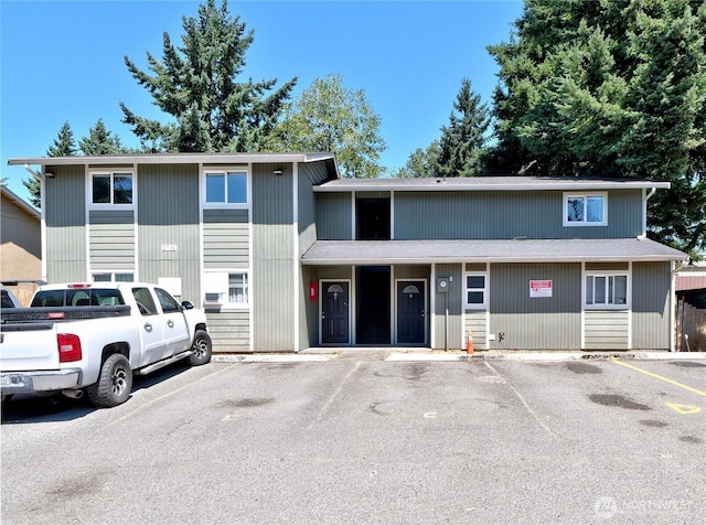 2716 S 256th Pl, Kent, WA 98032 - view of front of house featuring uncovered parking