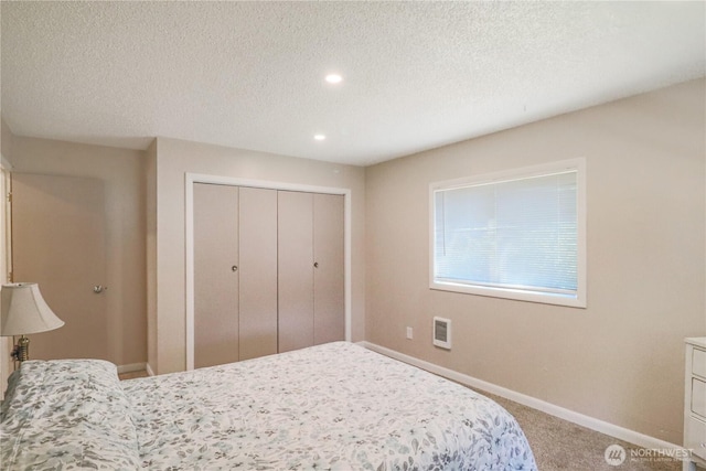 837 NW Duffy St, Chehalis, WA 98532 - bedroom featuring a closet, carpet flooring, a textured ceiling, and recessed lighting