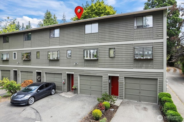 728 NW 189th Ln, Shoreline, WA 98177 - view of front of house with an attached garage and driveway