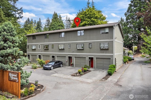 728 NW 189th Ln, Shoreline, WA 98177 - traditional home featuring driveway and an attached garage
