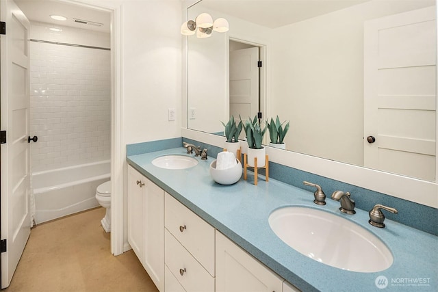 10261 NE 21st Pl, Bellevue, WA 98004 - full bathroom with double vanity and washtub / shower combination