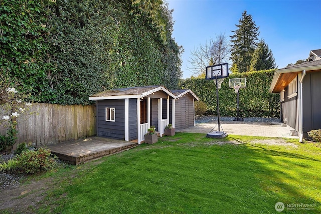 10261 NE 21st Pl, Bellevue, WA 98004 - view of outbuilding featuring a fenced backyard