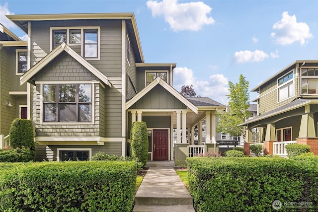 1899 NE Kenyon Ct, Issaquah, WA 98029 - craftsman-style house with board and batten siding