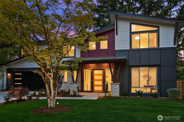 10915 126th Pl NE, Kirkland, WA 98033 - contemporary house featuring a front lawn and a garage