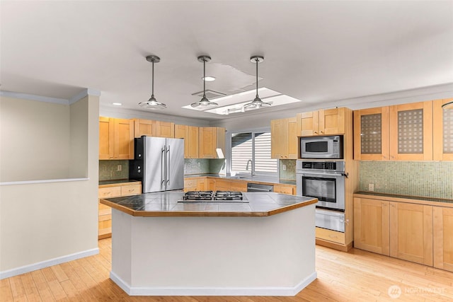 21313 2nd Dr SE, Bothell, WA 98021 - kitchen with appliances with stainless steel finishes, a warming drawer, ceiling fan, a kitchen island, and decorative backsplash