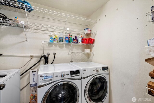 10122 50th Pl W, Mukilteo, WA 98275 - laundry room featuring separate washer and dryer