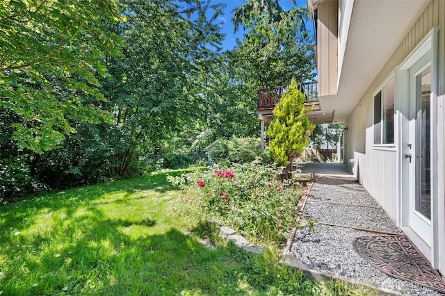 10122 50th Pl W, Mukilteo, WA 98275 - view of grassy yard featuring a balcony
