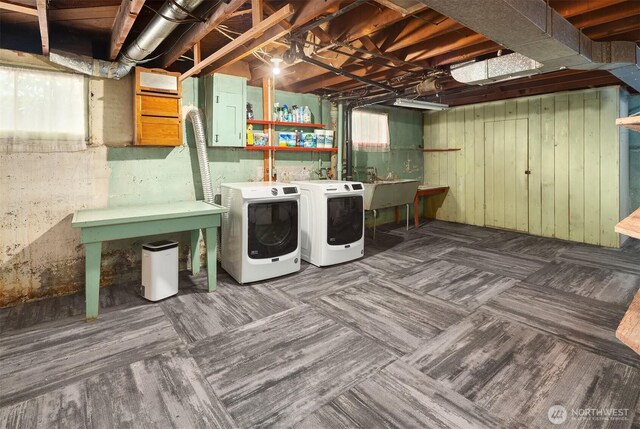 6518 18th Ave NE, Seattle, WA 98115 - laundry room featuring washing machine and dryer
