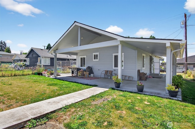 970 9th Ave, Longview, WA 98632 - back of property with a patio