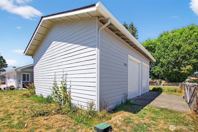 970 9th Ave, Longview, WA 98632 - view of side of home with a detached garage