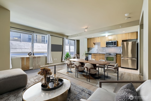 76 Cedar St Unit 806, Seattle, WA 98121 - photo 4