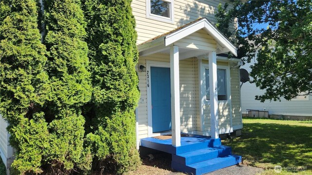 2316 Xenia St Unit 2316, Bellingham, WA 98229 - property entrance with a yard