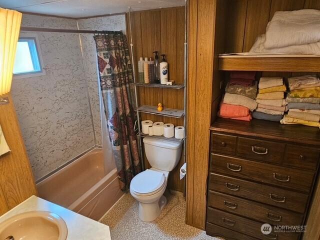 3906 L Pl, Seaview, WA 98644 - bathroom with toilet and shower / tub combo with curtain
