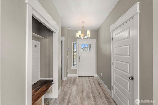 832 Q St SW, Quincy, WA 98848 - entrance foyer featuring a chandelier and light wood-style floors