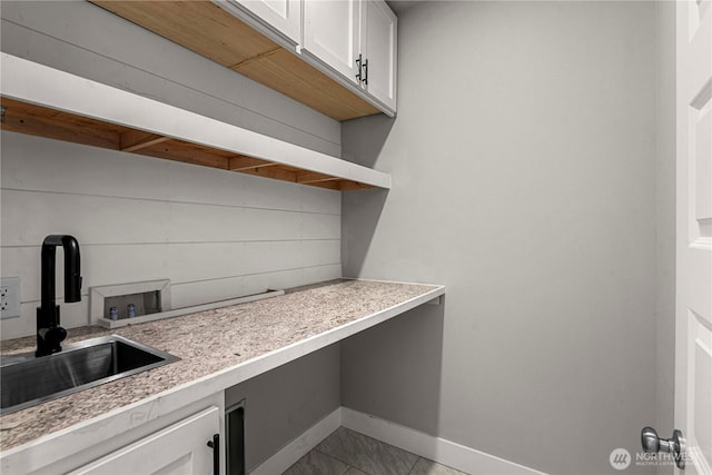 832 Q St SW, Quincy, WA 98848 - kitchen with white cabinetry and light countertops