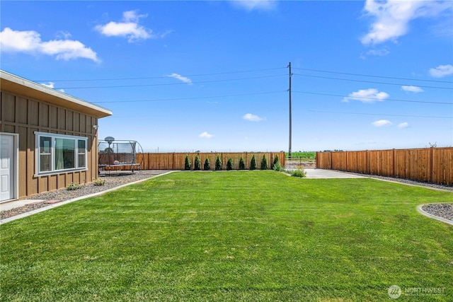 832 Q St SW, Quincy, WA 98848 - fenced backyard with a trampoline