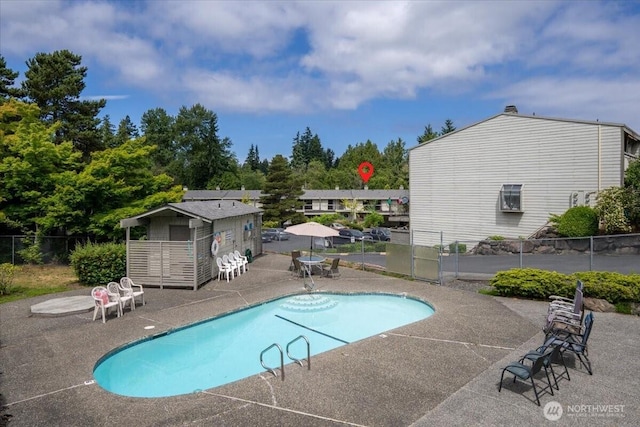 22703 Lakeview Dr Unit E5, Mountlake Terrace, WA 98043 - community pool with a patio