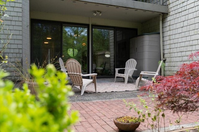 22703 Lakeview Dr Unit E5, Mountlake Terrace, WA 98043 - view of patio / terrace