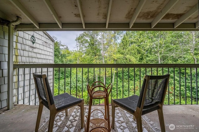 22703 Lakeview Dr Unit E5, Mountlake Terrace, WA 98043 - balcony featuring a forest view