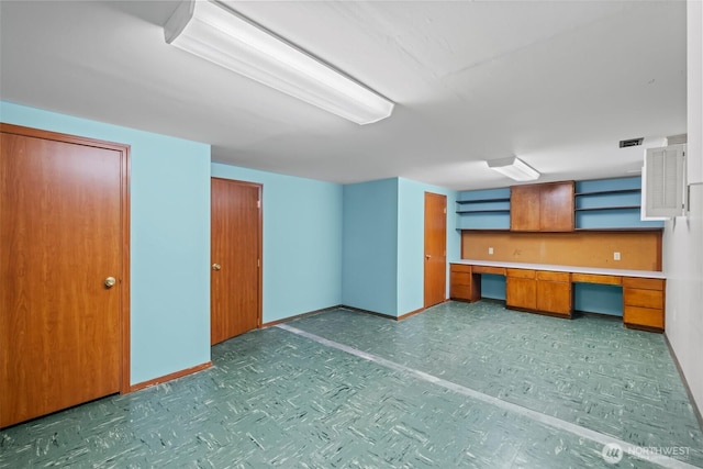 386 Mocliff Rd, Ephrata, WA 98823 - additional living space with baseboards and built in desk