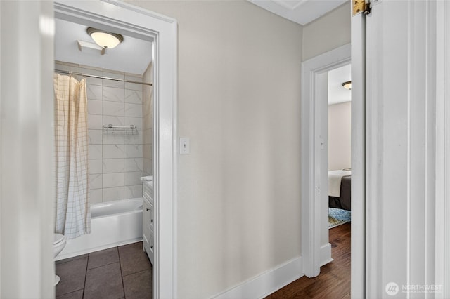 2318 F St, Bellingham, WA 98225 - bathroom with toilet and shower / bath combo
