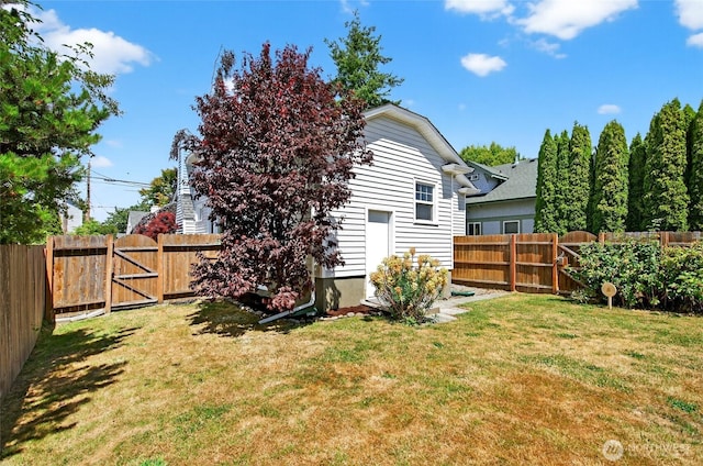 2318 F St, Bellingham, WA 98225 - fenced backyard with a gate