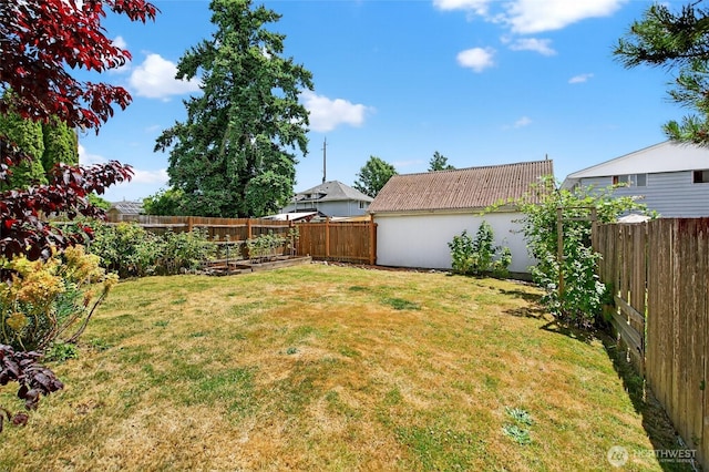 2318 F St, Bellingham, WA 98225 - fenced backyard featuring a garden