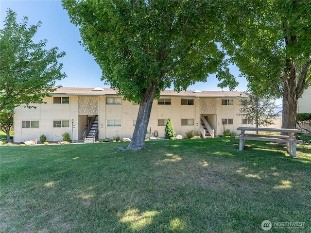 10 S Cove Ave Unit 21, Wenatchee, WA 98801 - view of front facade featuring stairway