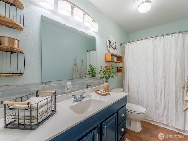 10 S Cove Ave Unit 21, Wenatchee, WA 98801 - full bathroom with vanity, wood finished floors, and a shower with shower curtain
