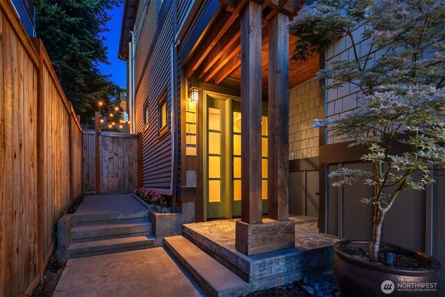 2542 12th Ave W, Seattle, WA 98119 - entrance to property