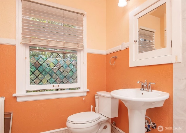 720 6th Ave Unit 206, Tacoma, WA 98405 - bathroom featuring a textured wall