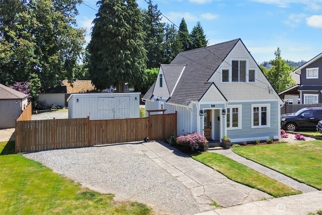 709 7th St SW, Puyallup, WA 98371 - bungalow-style house featuring a gate and driveway