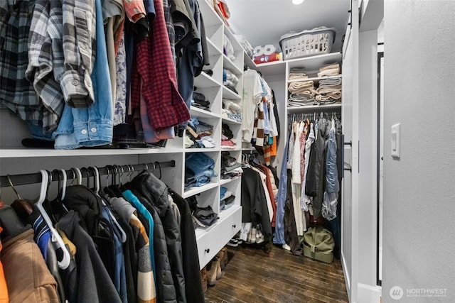709 7th St SW, Puyallup, WA 98371 - spacious closet with wood finished floors