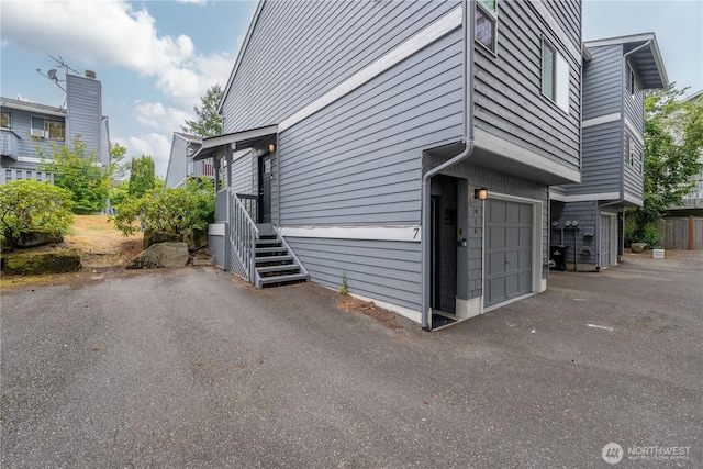 916 N 165th St Unit 7, Shoreline, WA 98133 - view of side of home with an attached garage