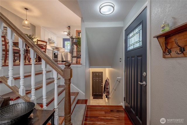 916 N 165th St Unit 7, Shoreline, WA 98133 - entryway with stairs and a textured wall