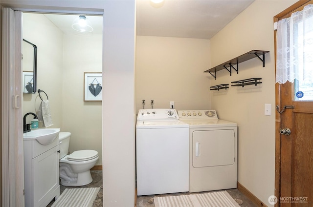 8618 94th St SW, Lakewood, WA 98498 - laundry room featuring washing machine and dryer and baseboards