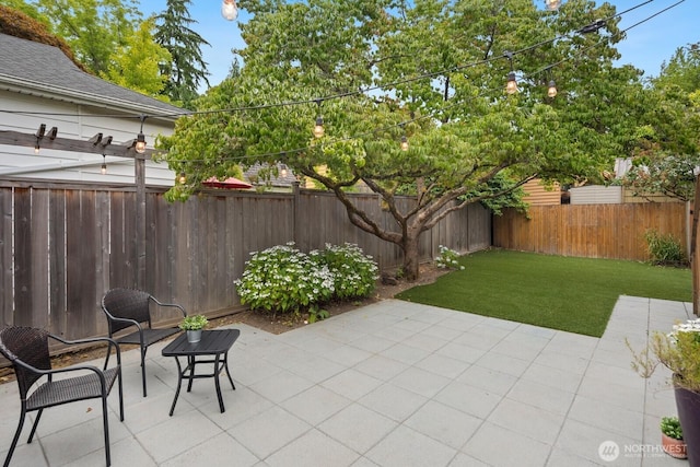 3106 NE 60th St, Seattle, WA 98115 - fenced backyard featuring a patio