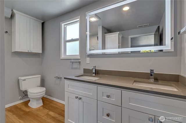 622 119th Ave E, Edgewood, WA 98372 - full bath featuring double vanity and wood finished floors